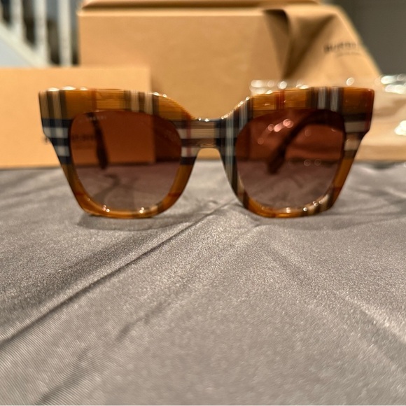 Burberry Kitty BE4364 396713 Sunglasses. NWOT & FULL INCLUSION - Picture 12 of 16